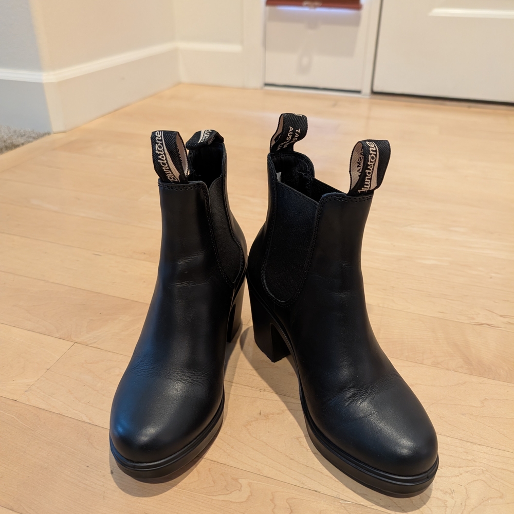 Like New!! Blundstones - Super Comfy High Heel ☺️